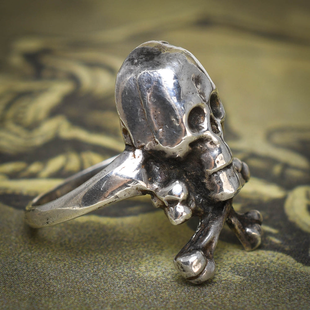 Vintage Silver Skull & Crossbones Ring