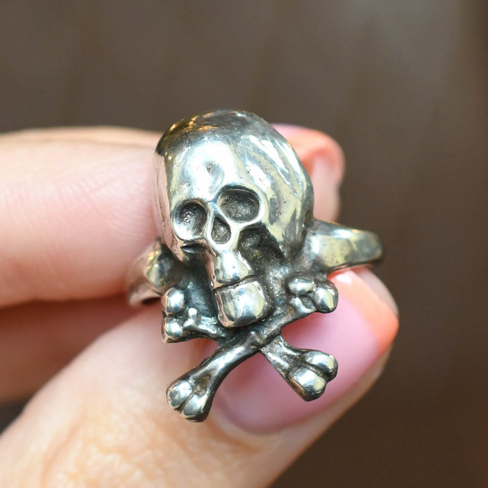Vintage Silver Skull & Crossbones Ring