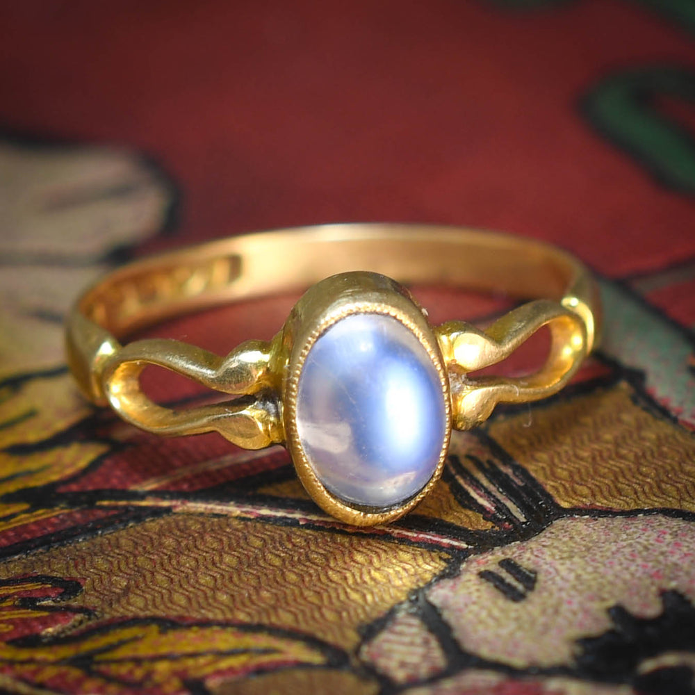 Antique 18k Gold Moonstone Solitaire Ring
