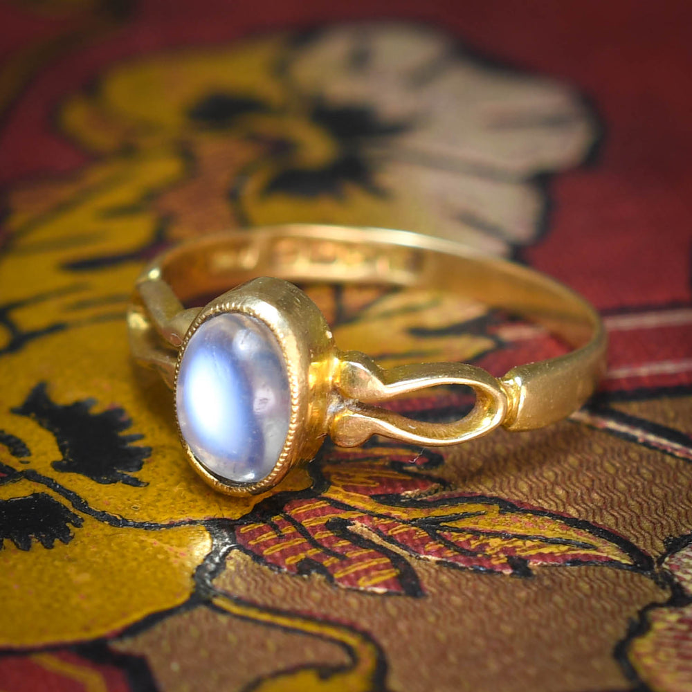 Antique 18k Gold Moonstone Solitaire Ring