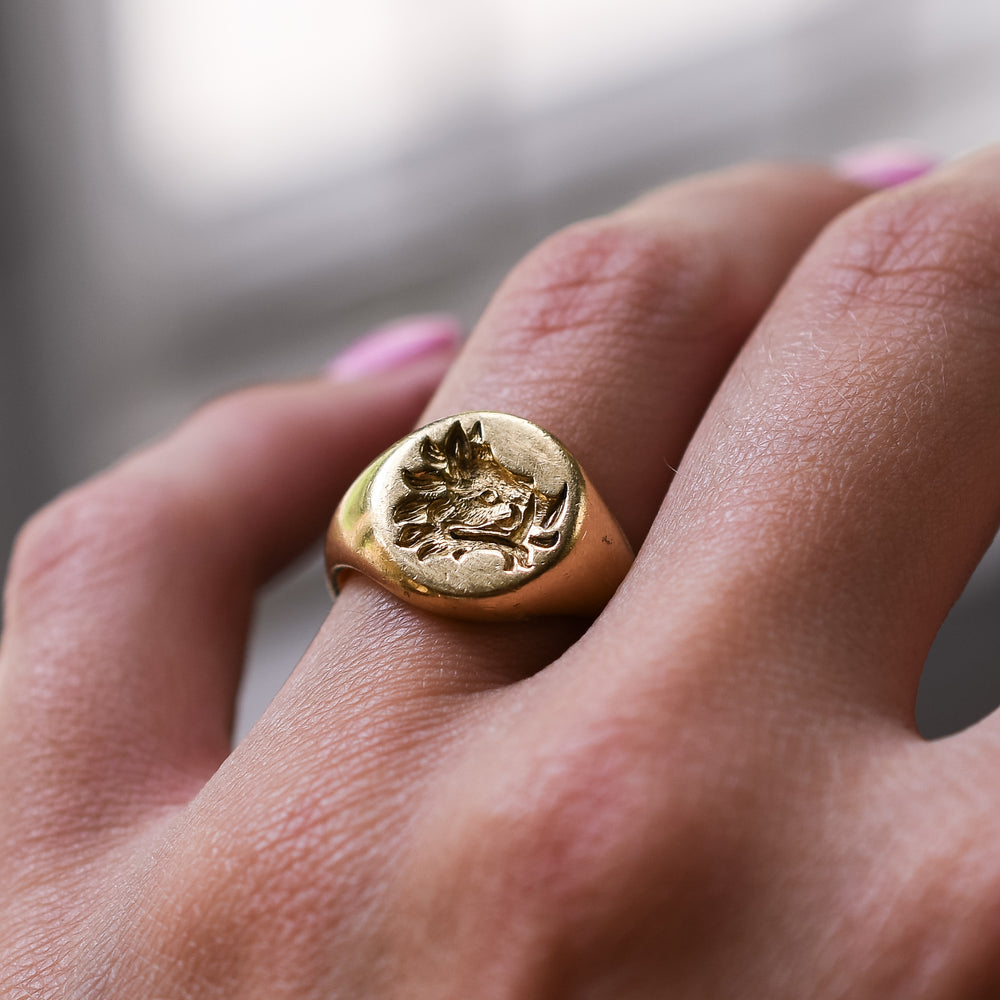 Vintage 18k Gold Boar-Head Crest Signet Ring
