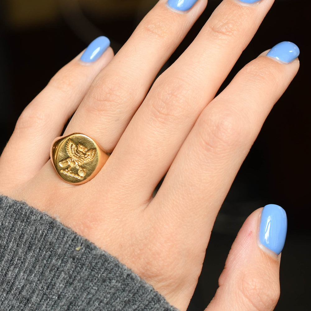 Vintage 18k Gold Eagle Crest Signet Ring