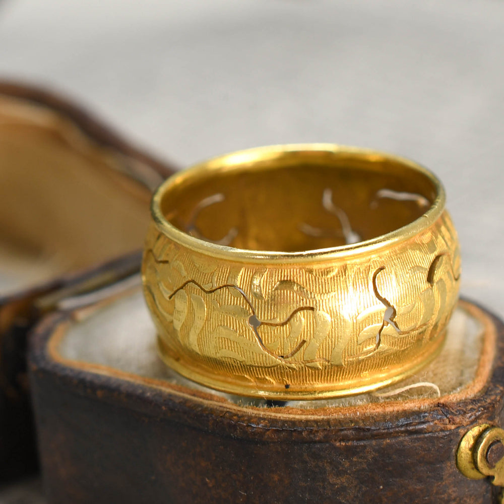 Vintage 18k Gold Pierced Chunky Band