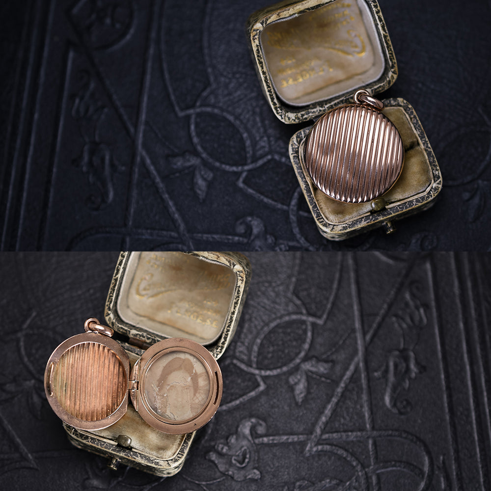 Edwardian Ribbed Gold Locket