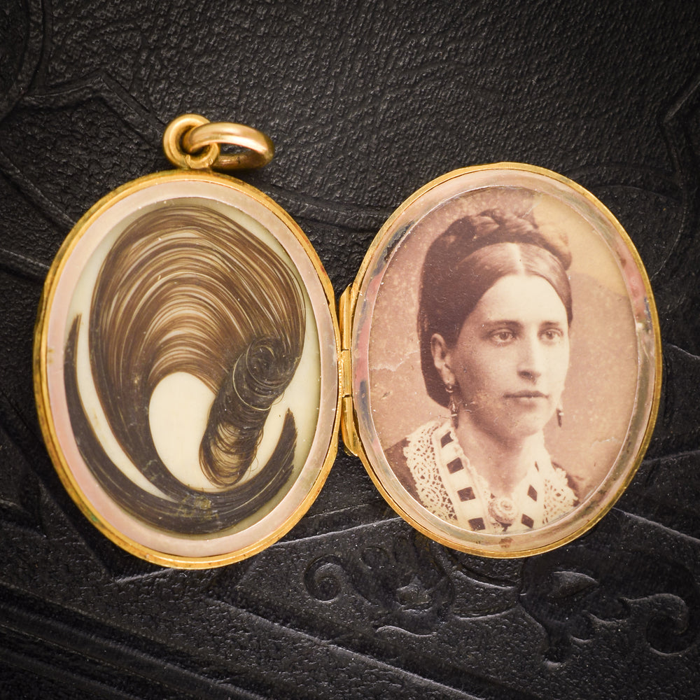 Victorian IN MEMORY OF Oval Mourning Locket