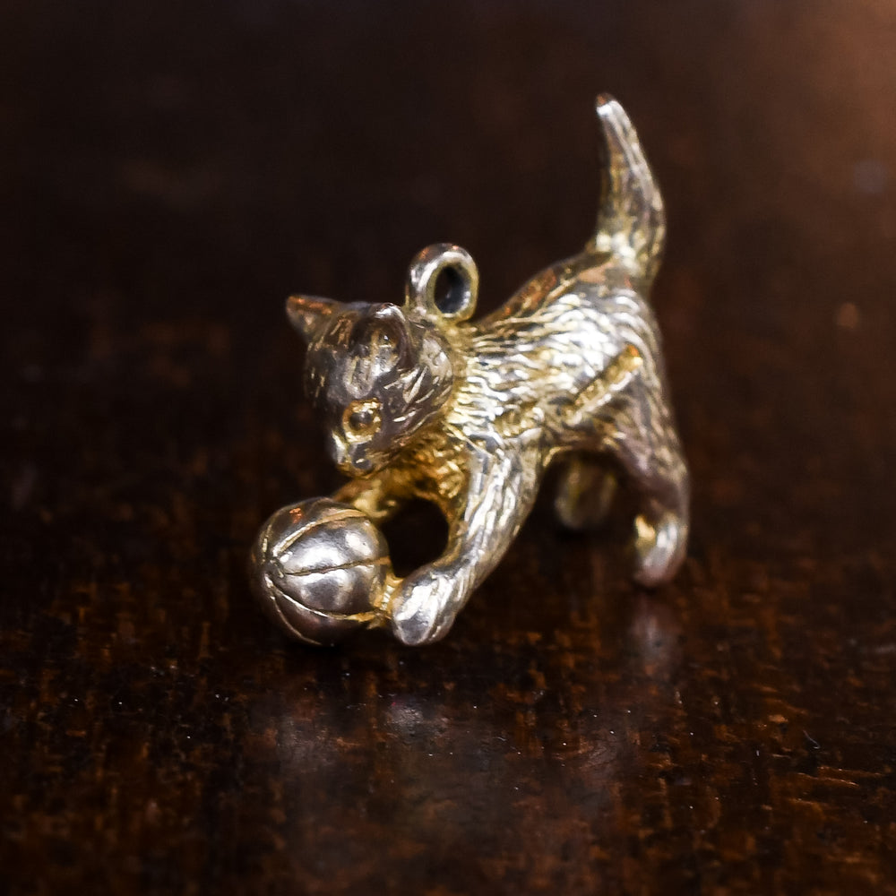 Vintage Solid Gold Kitten Charm