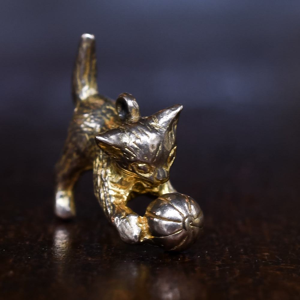 Vintage Solid Gold Kitten Charm
