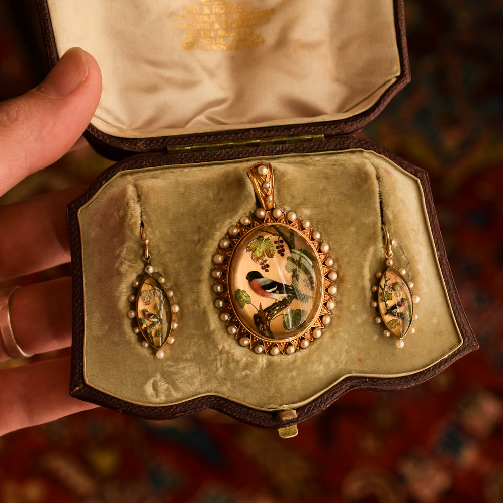 Mid-Victorian Essex Crystal Bullfinch & Grape Vine Suite