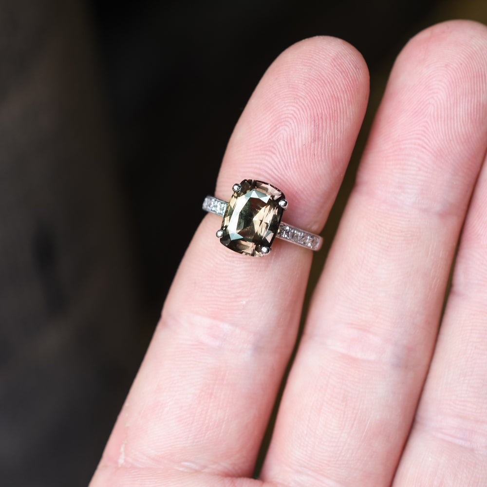 Modern 5.04ct Pink-Green Colour Change Sapphire Solitaire Ring