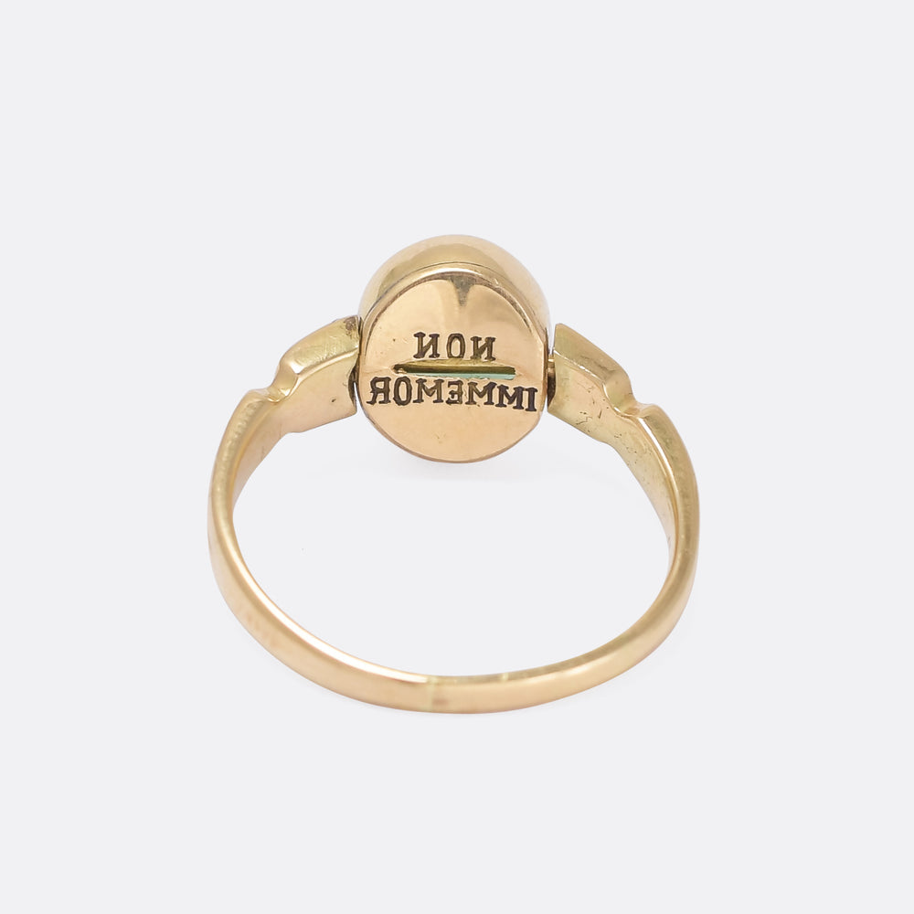 Victorian Green Agate Heraldic Signet Ring