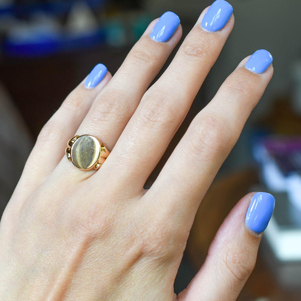 Victorian 18k Gold Engraved Signet Ring