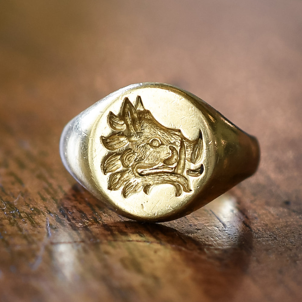 Vintage 18k Gold Boar-Head Crest Signet Ring