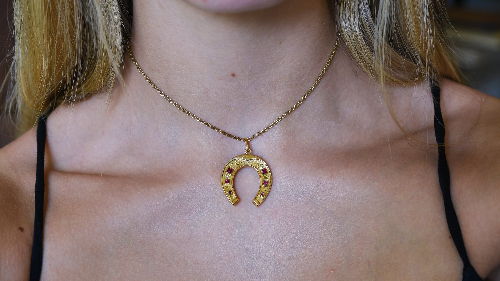 Lucky shop horseshoe pendant