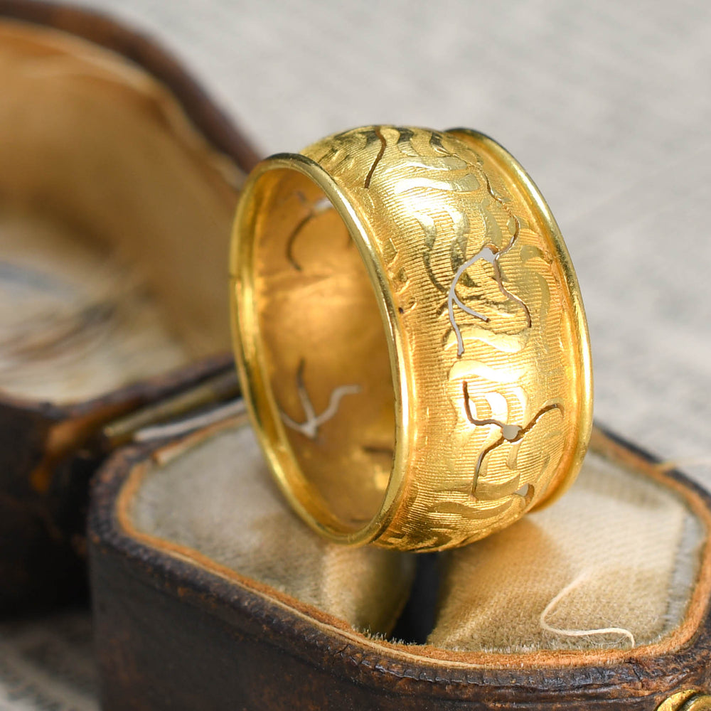 Vintage 18k Gold Pierced Chunky Band