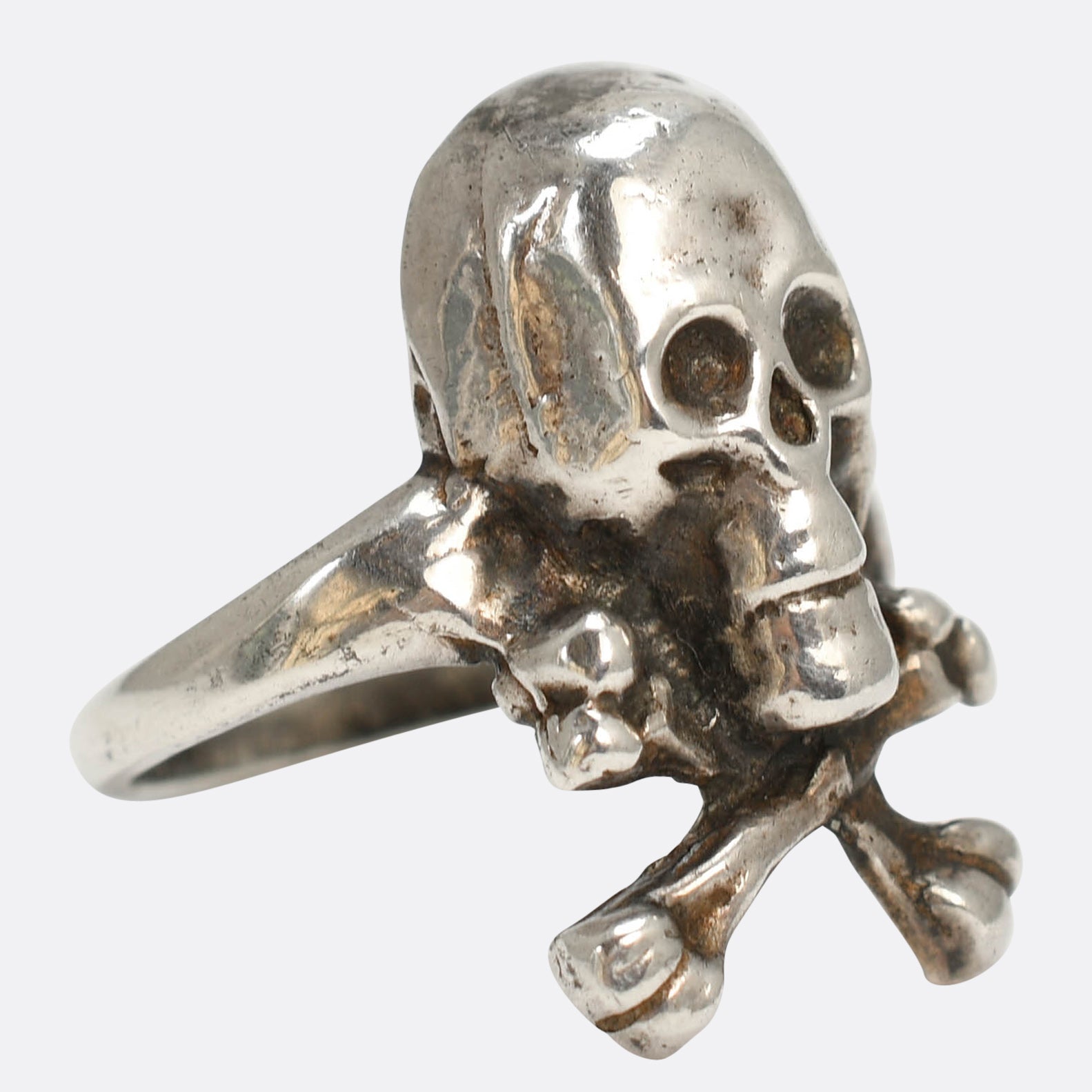 Vintage Silver Skull \u0026 Crossbones Ring – Butter Lane Antiques, image size:1583x1583