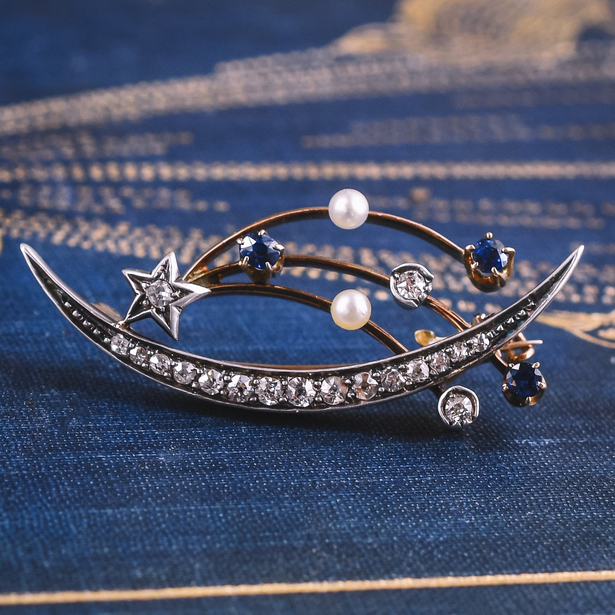 Moon brooch 2025