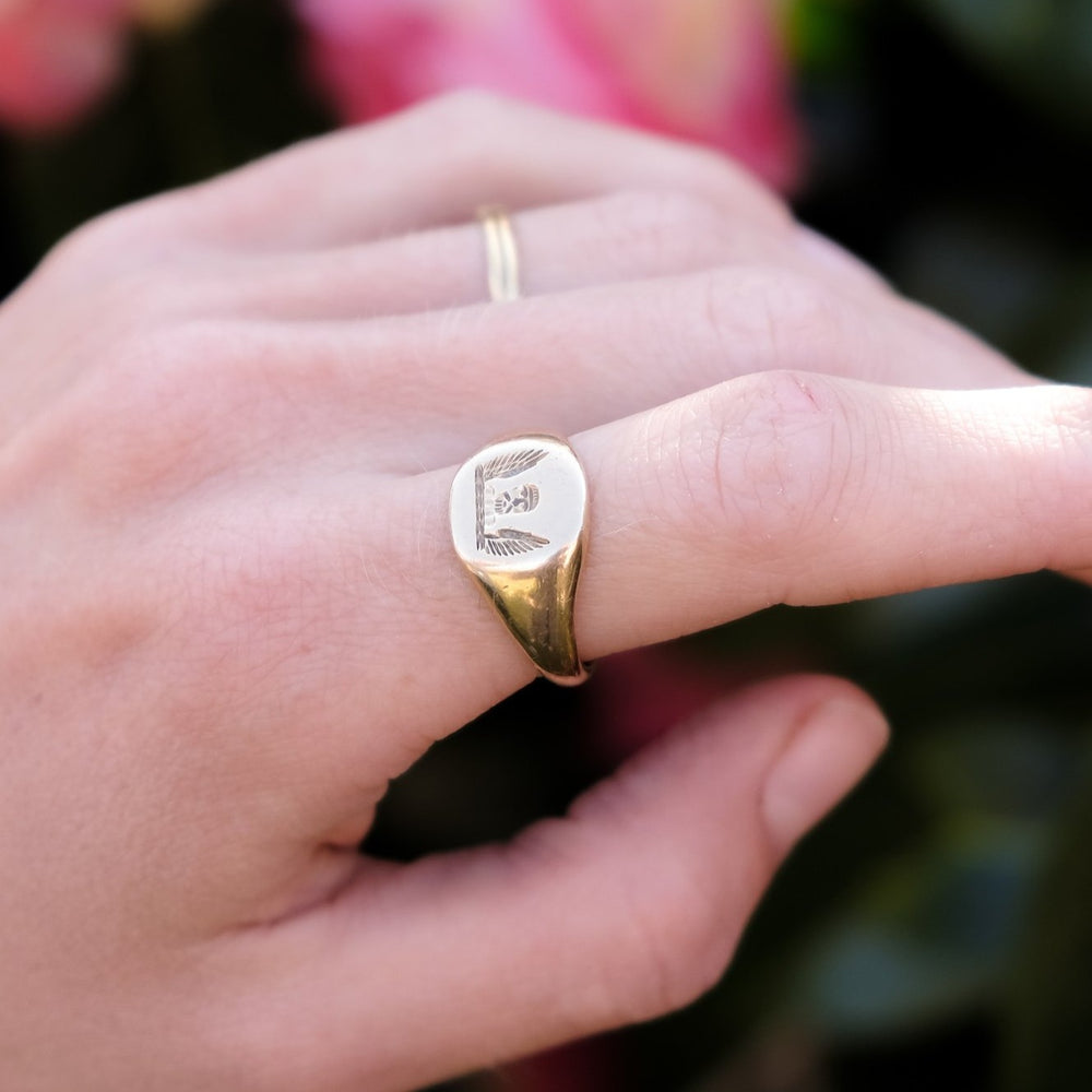 Vintage Heraldic Intaglio Signet Ring