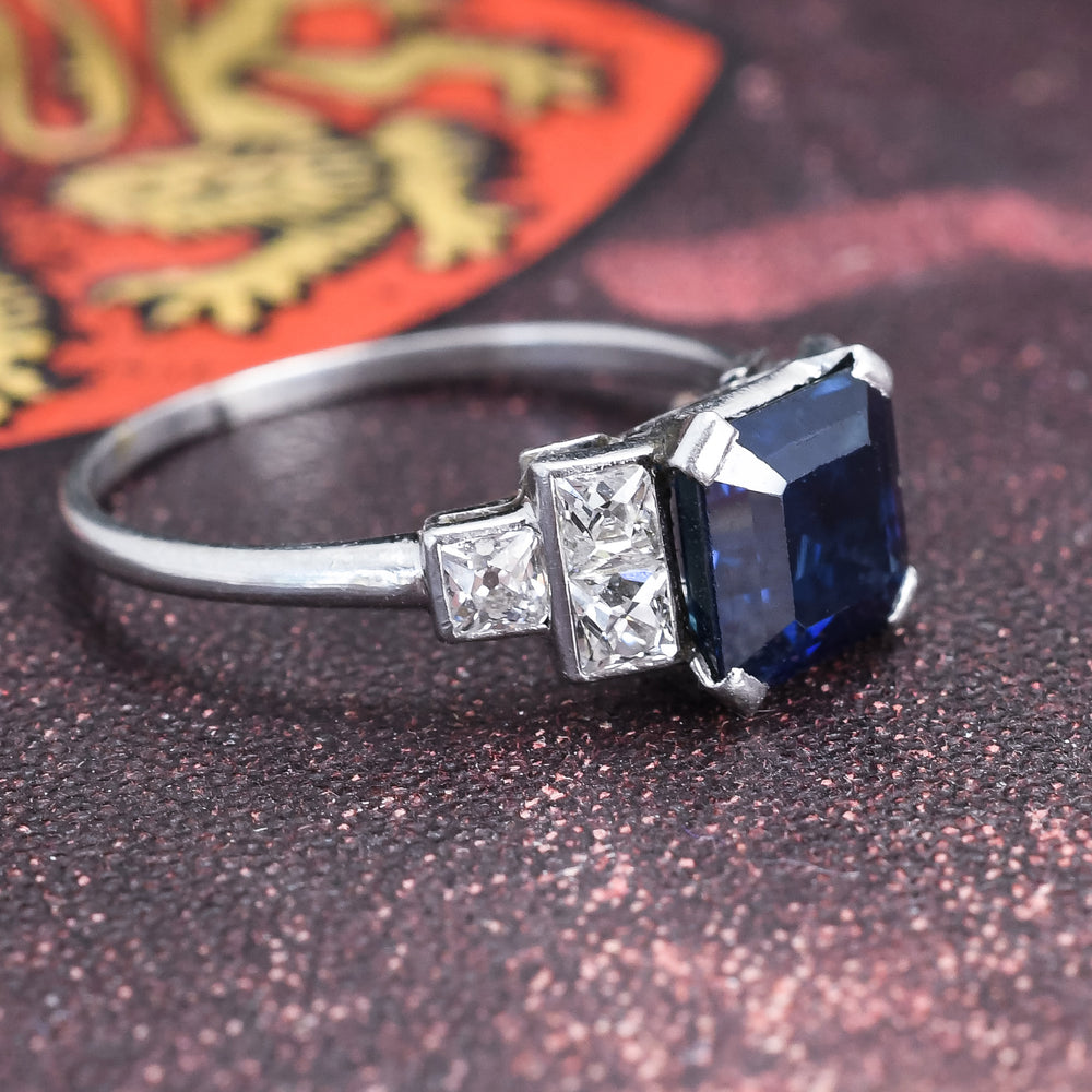 Art Deco 2.50ct Sapphire & Diamond Stepped Shoulders Solitaire Ring