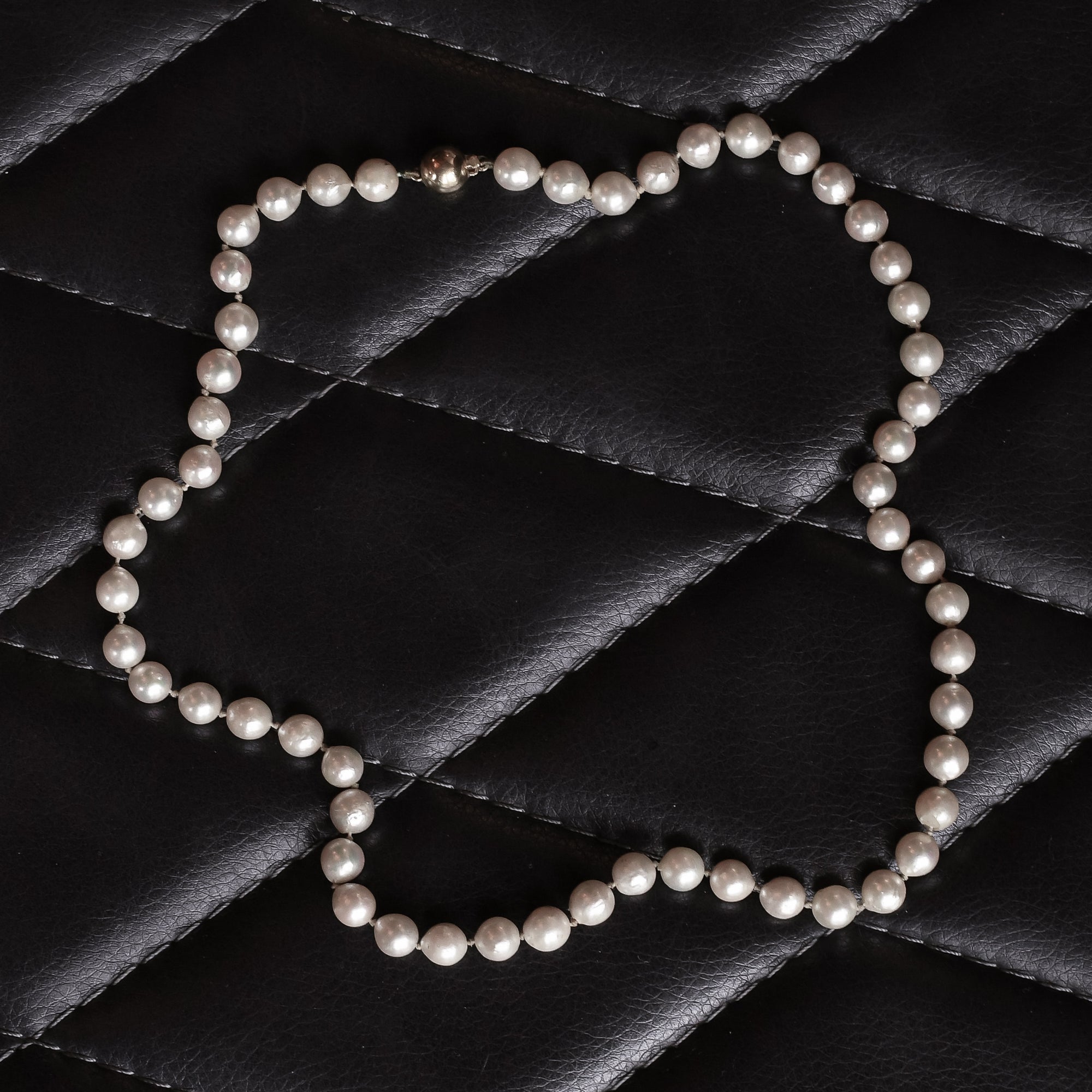 Single strand pearl necklace hot sale