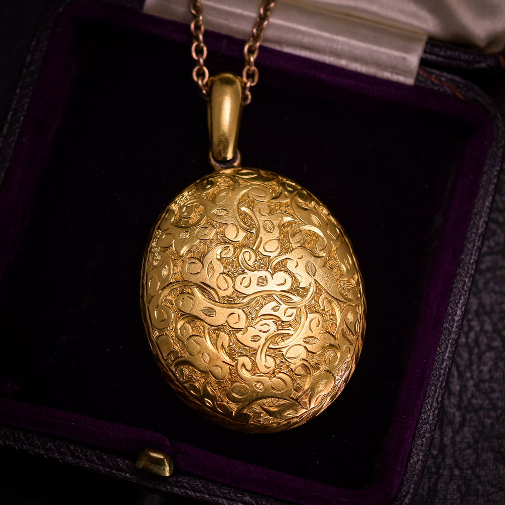 Victorian 15k Gold Foliate Chased Oval Locket