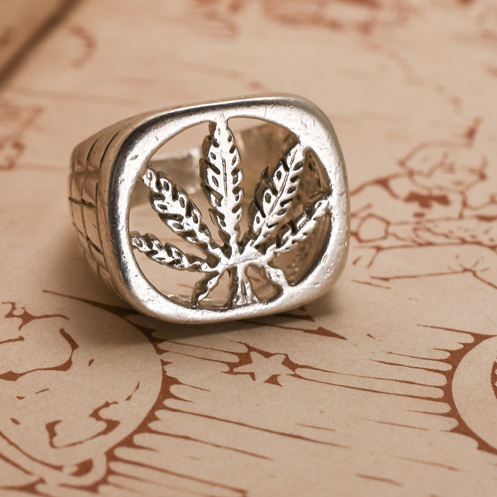 Vintage Weed Leaf Signet Ring
