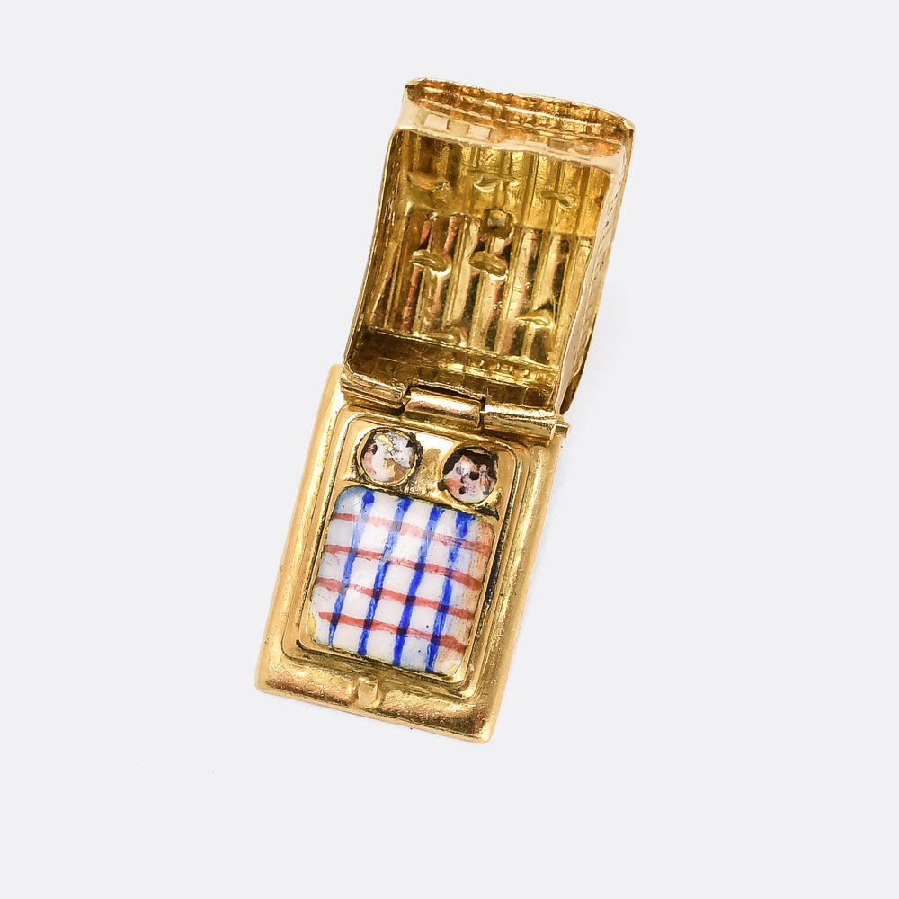 Vintage 18k Gold (Ex-) Lovers Chalet Charm